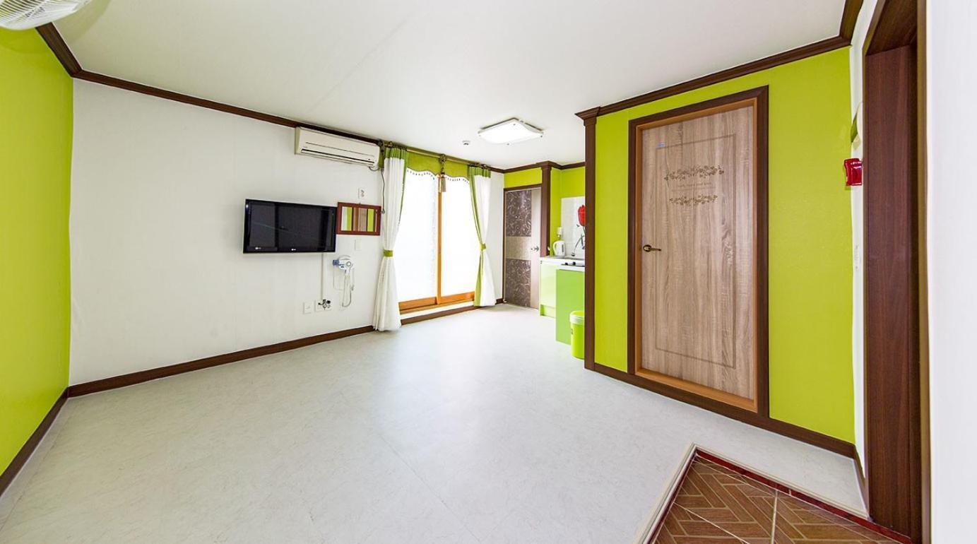 Daecheon Jeulgeoun Pension Boryeong Room photo