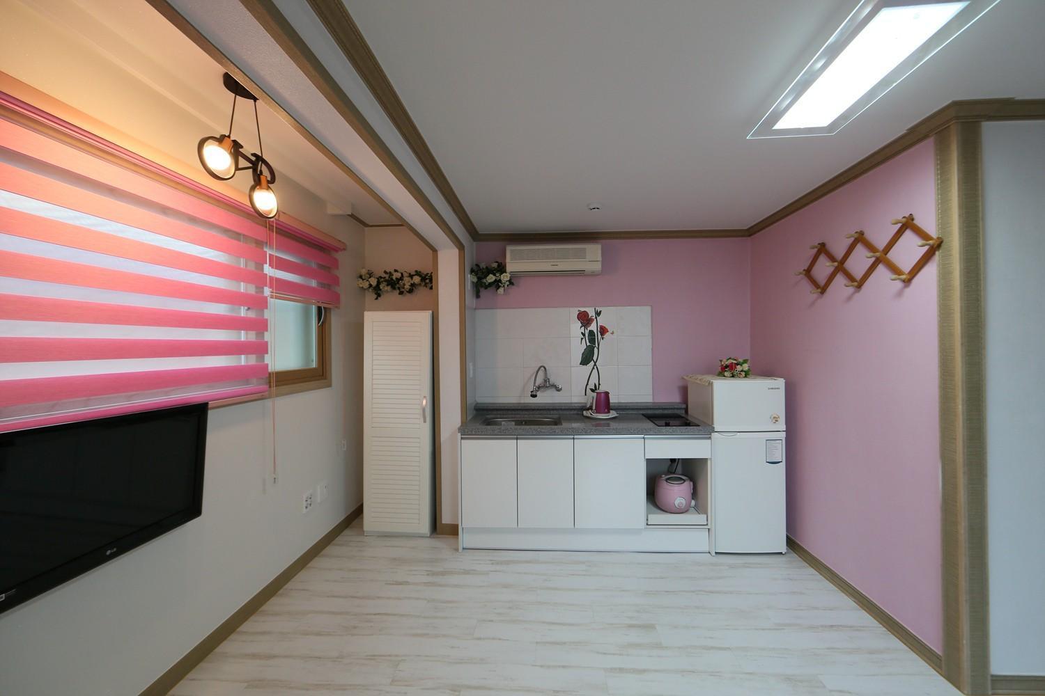 Daecheon Jeulgeoun Pension Boryeong Room photo